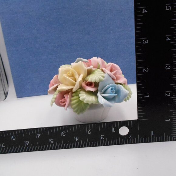 VINTAGE CAPODIMONTE STYLE FLORAL BOUQUET BASKET PASTEL FLOWERS DELICATE BUNDLE - Picture 6 of 11